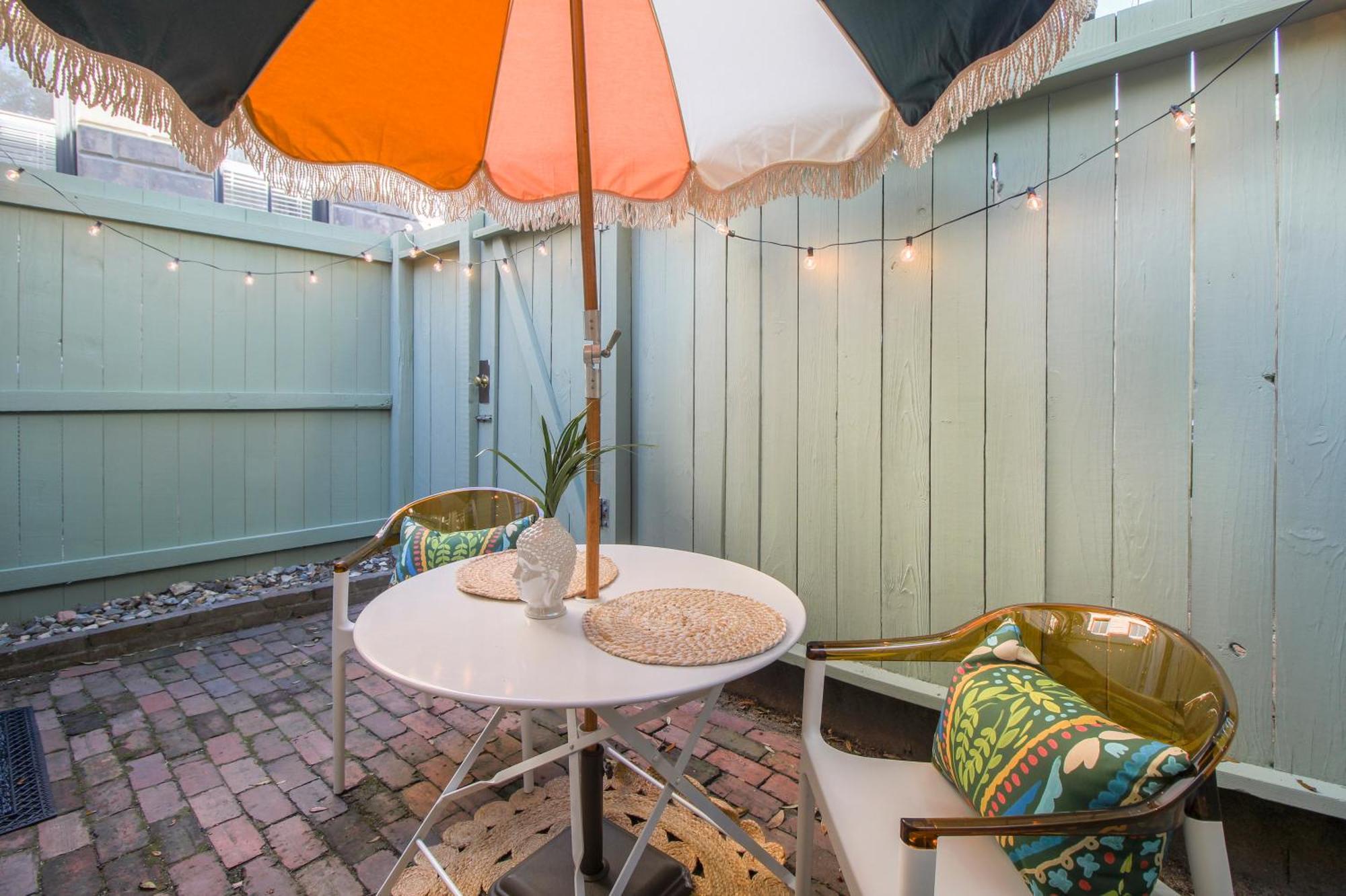 Private Patio Retreat In Charming Downtown Apartment Savannah Exterior photo