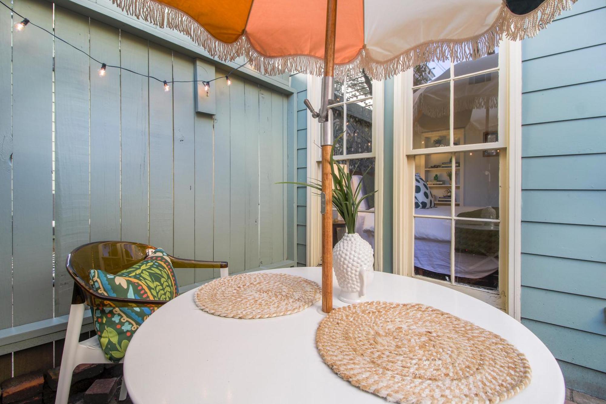 Private Patio Retreat In Charming Downtown Apartment Savannah Exterior photo